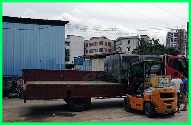 喷漆红杏黄片APP下载装车